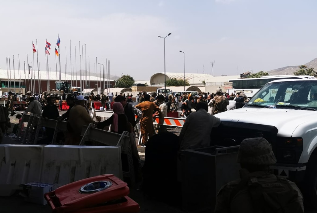 Purtătorul de cuvânt al talibanilor: „Afganii nu mai au voie să meargă la aeroportul din Kabul”