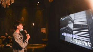 China va interzice cântecele de karaoke cu „conţinut ilegal”. Care sunt acestea