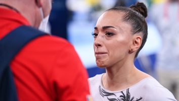 Larisa Iordache, în lacrimi după anunțul retragerii din finala de la bârnă. Foto: COSR