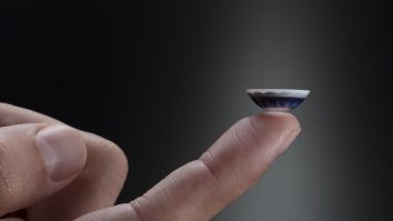 Care sunt riscurile purtării lentilelor de contact. Sfaturile medicilor oftalmologi