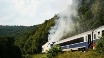 VIDEO. Încă o locomotivă a luat foc în mers. S-a întâmplat pe ruta Iași-Timișoara