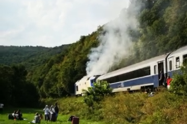 VIDEO. Încă o locomotivă a luat foc în mers. În tren erau în jur de 60 de pasageri