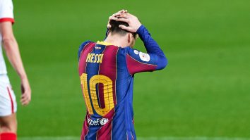 Suporterii Barcelonei au plâns în faţa stadionului Camp Nou, după anunţul plecării lui Leo Messi