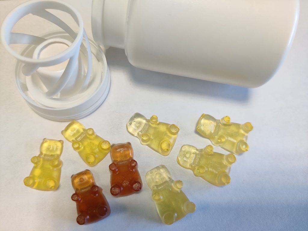 Polidinul va fi disponibil și sub formă de capsule gelatinoase de tip ursuleţ. Foto: Institutul Național de Cercetare-Dezvoltare Medico-Militară „Cantacuzino”