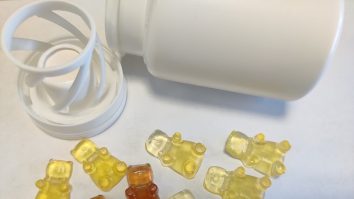 Polidinul va fi disponibil și sub formă de capsule gelatinoase de tip ursuleţ. Foto: Institutul Național de Cercetare-Dezvoltare Medico-Militară „Cantacuzino”