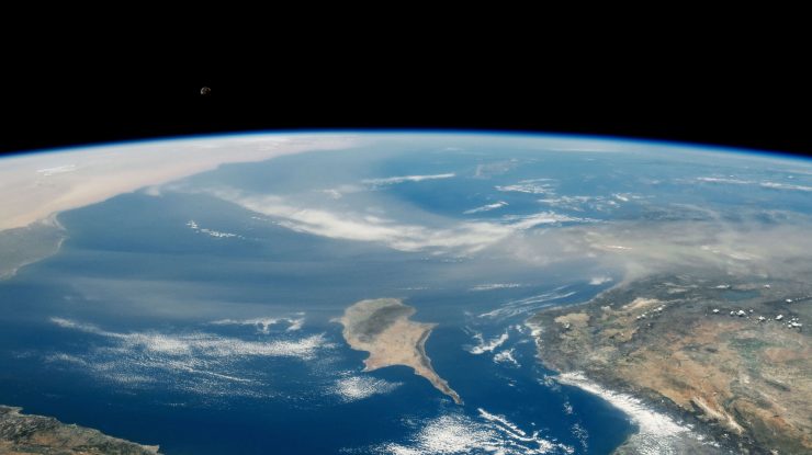 Planeta Pământ văzută din spațiu.