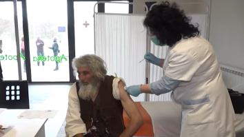 Panta Petrovic, bărbatul care stă în peșteră și care a ales să se vaccineze.