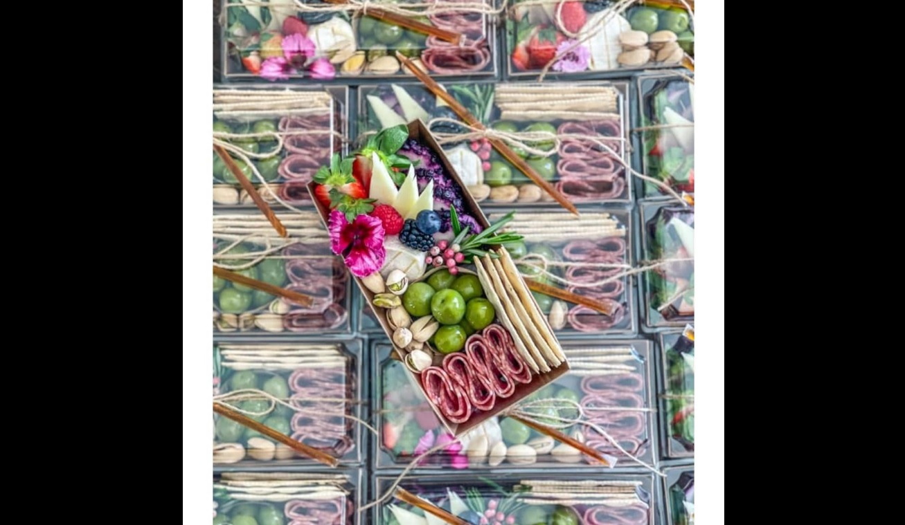 Doi antreprenori au găsit soluția pentru cei care nu au timp să stea la masă: „Pauza la cutiuță”