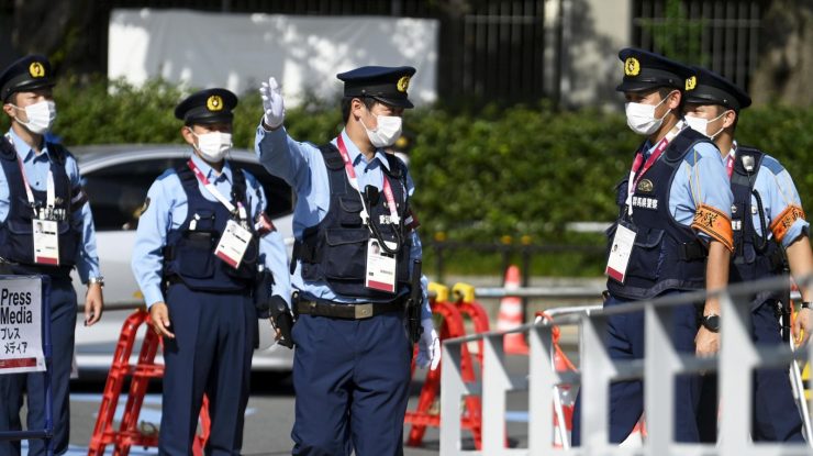 Un bărbat a fost arestat după ce a înjunghiat cel puțin 10 pasageri dintr-un tren de navetiști din Tokyo