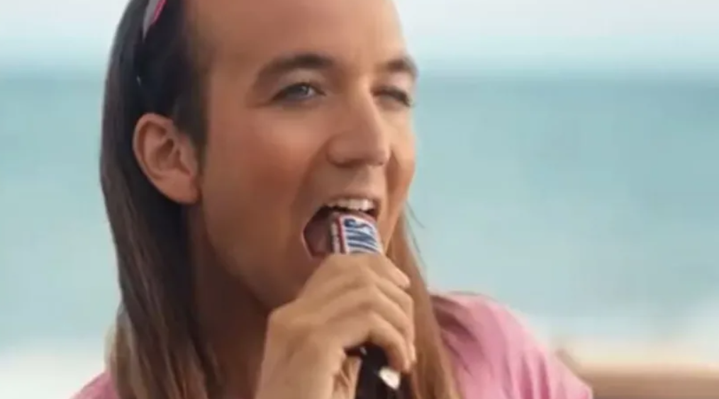 O reclamă Snickers, considerată homofobă în Spania. Spotul publicitar care a stârnit controverse. VIDEO