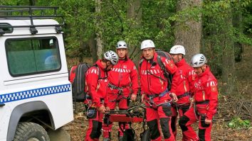 Un turist căutat timp de trei zile pe munte a fost găsit acasă. Reacția salvamontiștilor