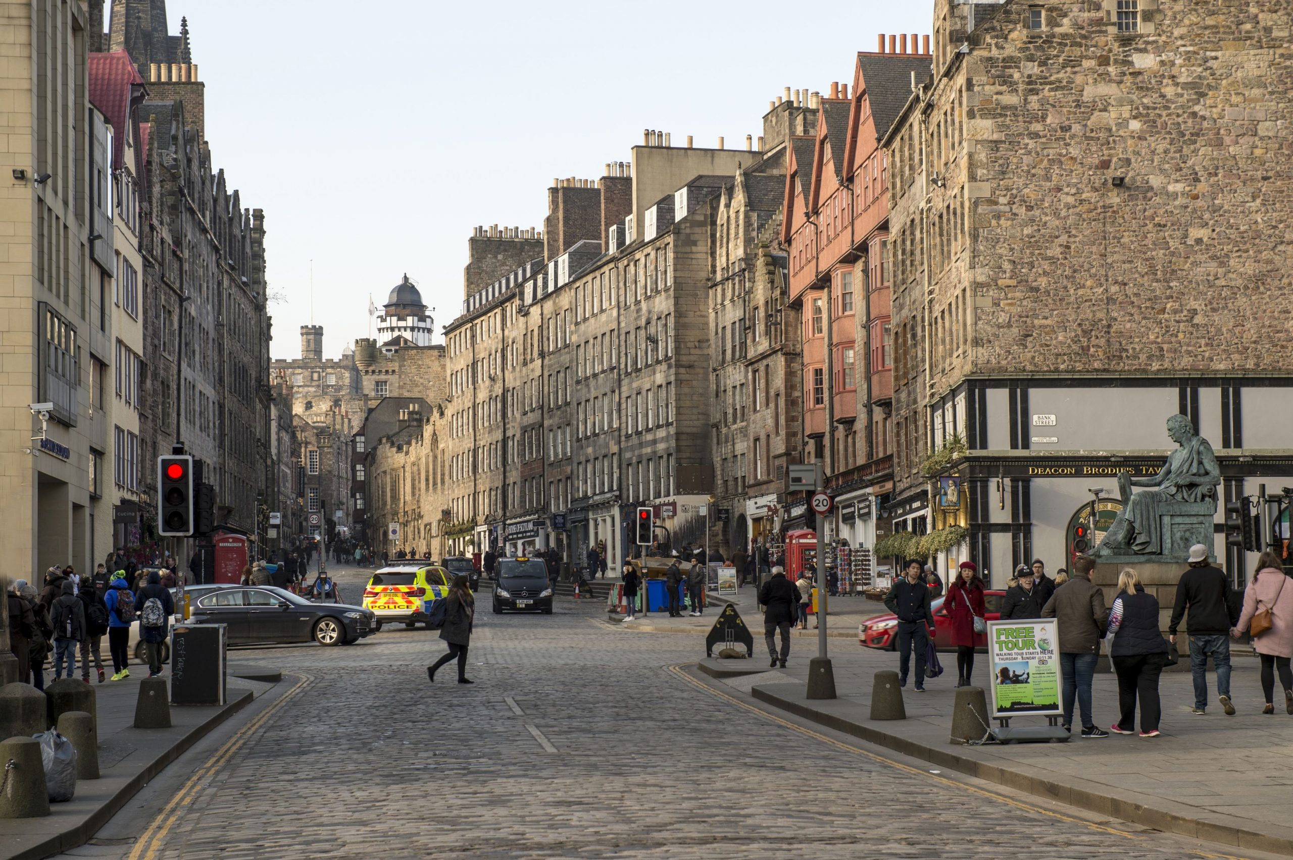 Prima țară din Europa care renunță la distanțarea socială