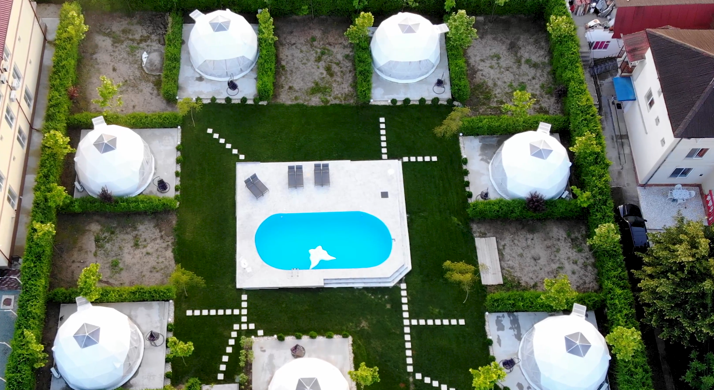 Cazare sub mii de stele. Locul din România în care odihna e pe primul loc