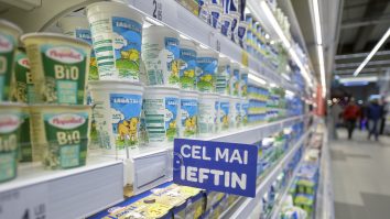 Carrefour şi Auchan discută despre o posibilă fuziune. Cei doi giganți ar putea să controleze aproape un sfert din comerţul din România