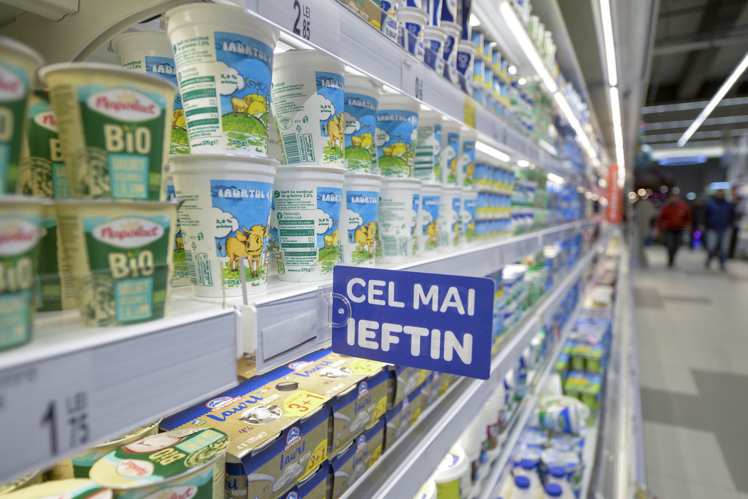 Carrefour şi Auchan discută despre o posibilă fuziune. Cei doi giganți ar putea să controleze aproape un sfert din comerţul din România