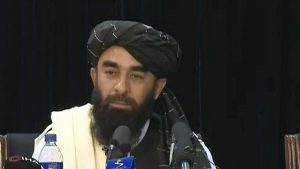 Purtătorul de cuvânt al talibanilor în conferința de presă.