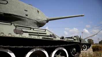 Un german a fost amendat cu 250.000 de euro pentru posesie ilegală de arme din al Doilea Război Mondial. Folosea tancul drept plug pentru deszăpezire