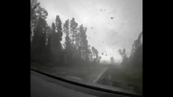 Tornadă surprinsă de un șofer din Belarus.