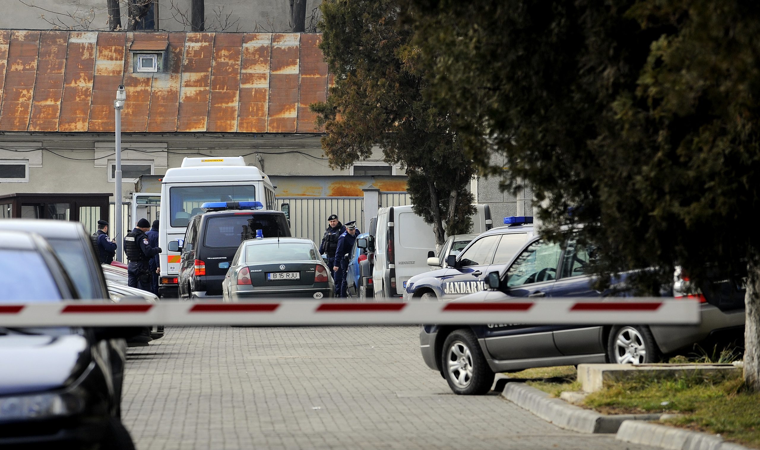 O menajeră din Republica Moldova, bănuită că a furat bijuterii în valoare de 200.000 de euro, a fost prinsă în judeţul Vaslui