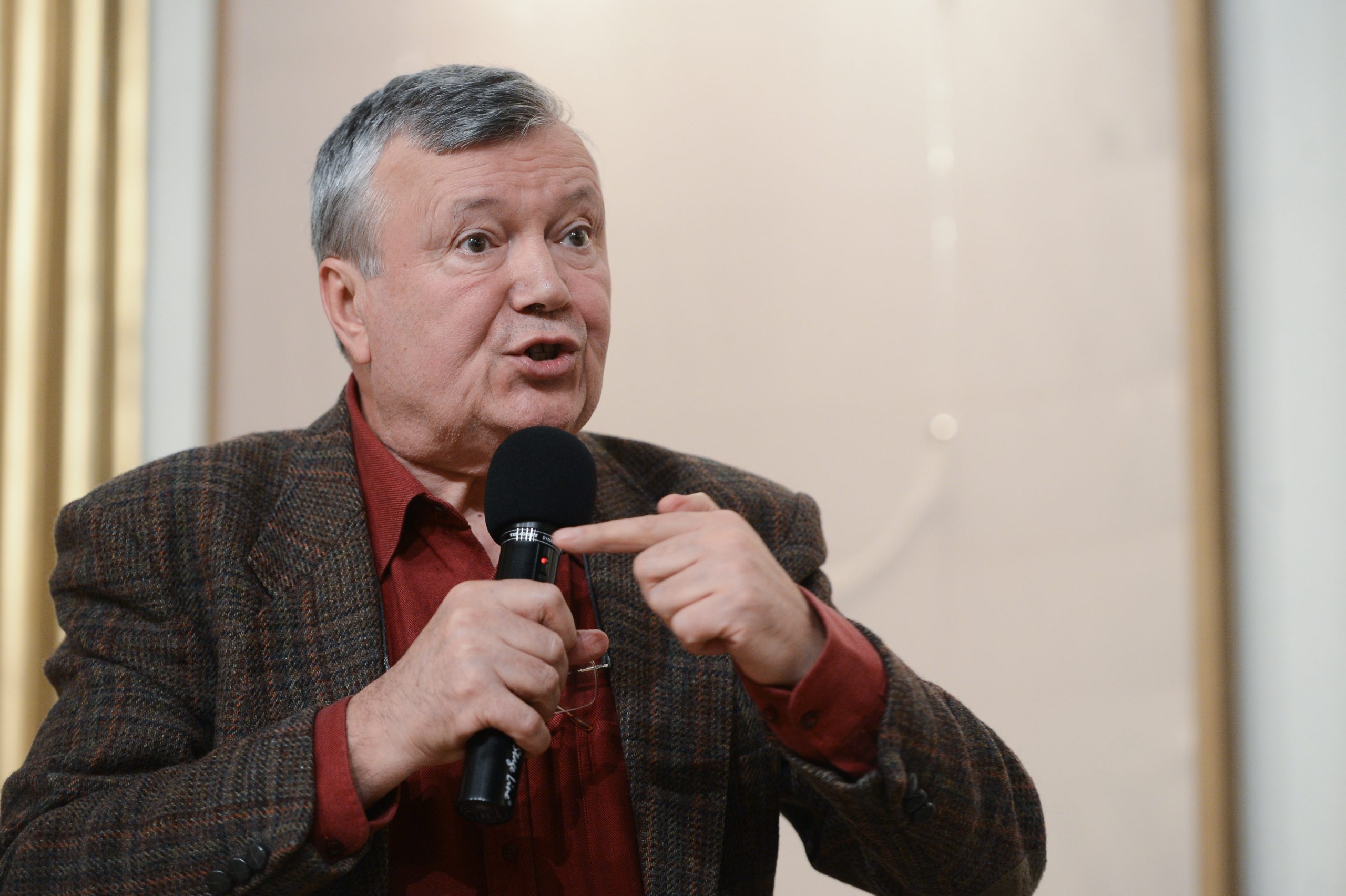 Ce ȘTIE Alexandru Mironov, omul care îmbină știința cu imaginația? „Avem în fața eternitatea și obligația de a ne întinde în întreaga galaxie”