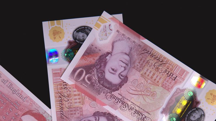 Peste 480.000 de lire sterline, găsite în portbagajul unui bolid de lux care ieşea din România