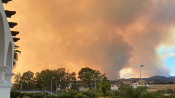 VIDEO. Incendiu de proporții în Spania: Peste 2.000 de oameni au fost evacuați, iar un pompier a murit