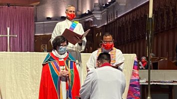 Premieră în SUA: A fost investit primul episcop transgender de către Biserica Evanghelică Luterană