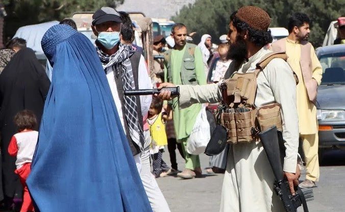 Primarul interimar din Kabul: Curățarea toaletelor pentru femei este singurul loc de muncă pe care acestea îl pot face pentru guvern