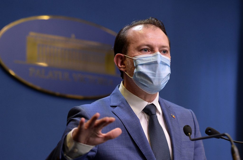 Premierul interimar afirmă că numia prin vaccinare scade presiunea din spitale.