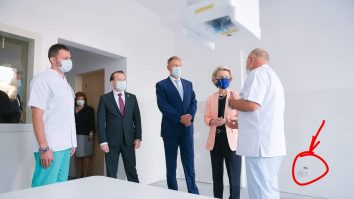 Val de glume, după ce o priză defectă a apărut într-o fotografie oficială cu Ursula von der Leyen și Klaus Iohannis