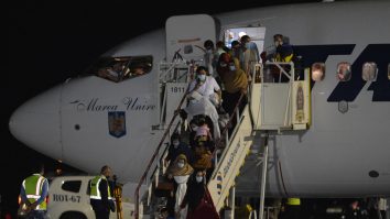 FOTO. Refugiații evacuați din Afganistan de celula de criză formată de România au ajuns în București