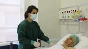 O turcoaică de 116 ani a învins coronavirusul. Povestea impresionantă a femeii