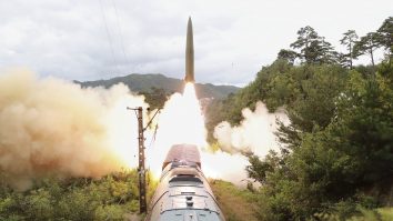 coreea-nord-racheta-tren