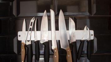 Un lanț de supermarketuri nu mai vinde cuțite și foarfece de teama unui atac terorist