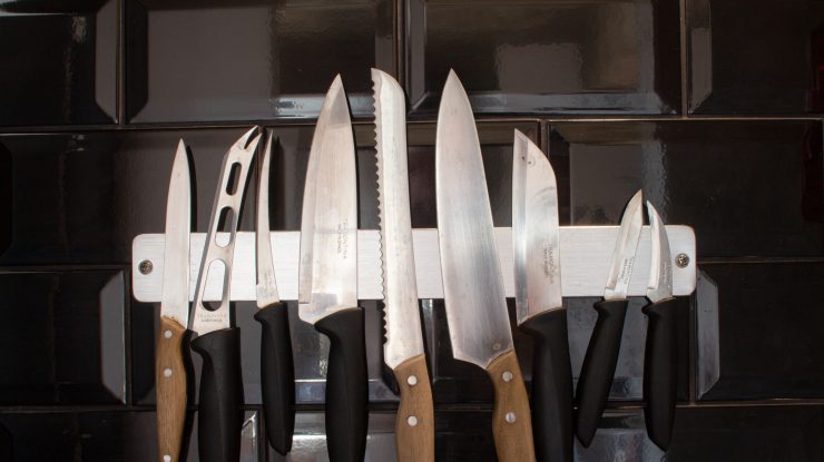 Un lanț de supermarketuri nu mai vinde cuțite și foarfece de teama unui atac terorist