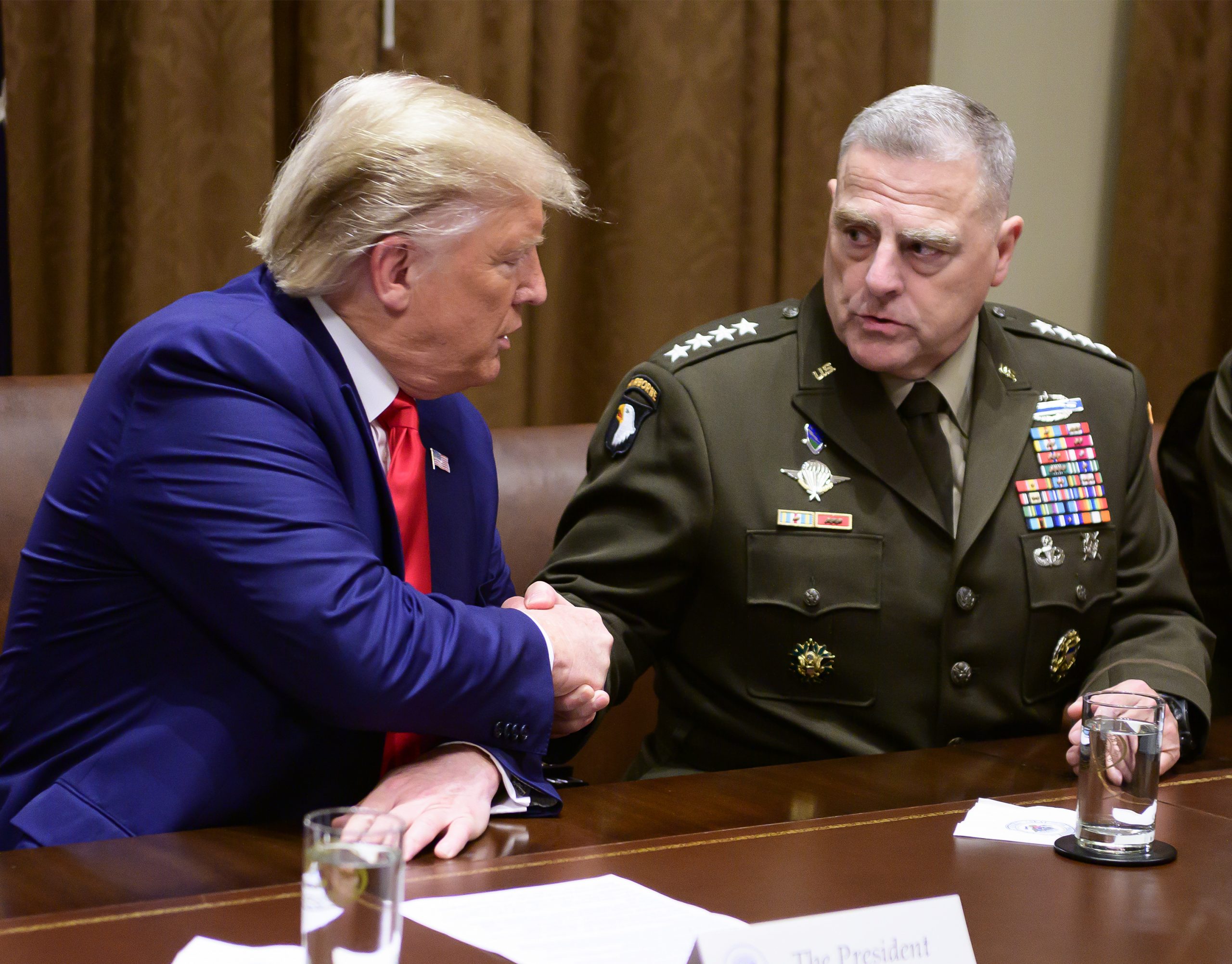 Șeful Statului Major al SUA l-ar fi deposedat pe Donald Trump de decizia nucleară. Se temea că e nebun