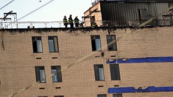 VIDEO. Flăcări violente la un spital din New York. Personalul și pacienții au fost evacuați