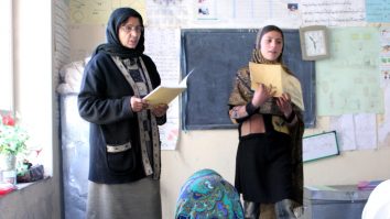 femei-afganistan-scoala