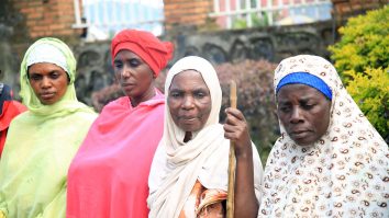 Execuție ca în Evul Mediu: Nouă femei, acuzate de vrăjitorie, au fost arse pe rug