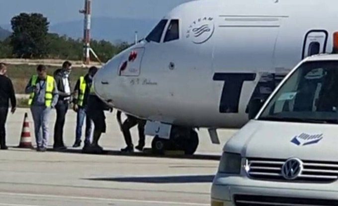 Oradea: Un avion a lovit un iepure în momentul decolării. Pasagerii, nevoiți să zboare cu altă cursă