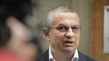 Președintele CNCD: Nu există cadru legal pentru introducerea certificatului verde