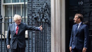 VIDEO. Boris Johnson imită accentul franțuzesc al lui Emmanuel Macron, la un eveniment republican