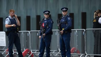 Noua Zeelandă: Cine este teroristul inspirat de ISIS. Poliția a găsit materiale video violente ale grupării în apartamentul lui