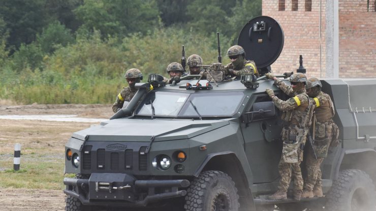 NATO expulzează opt reprezentanţi ai Misiunii diplomatice a Rusiei acuzaţi de spionaj