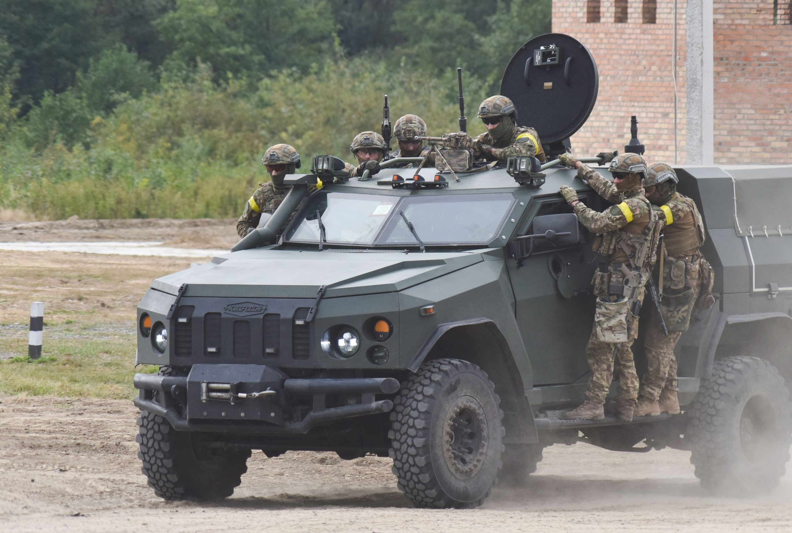 NATO expulzează opt reprezentanţi ai Misiunii diplomatice a Rusiei acuzaţi de spionaj