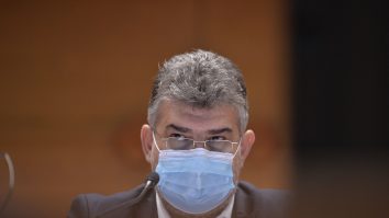 Mesaj către parlamentarii PSD: Prezenţa fizică, facultativă. Conectarea cu tableta, absolut necesară