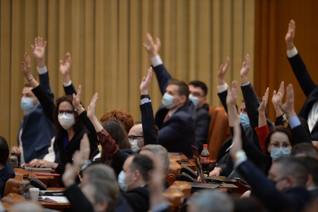 Moțiunea de cenzură a social-democraților va fi citită în plenul Parlamentului, joi după-amiază, în lipsa premierului.