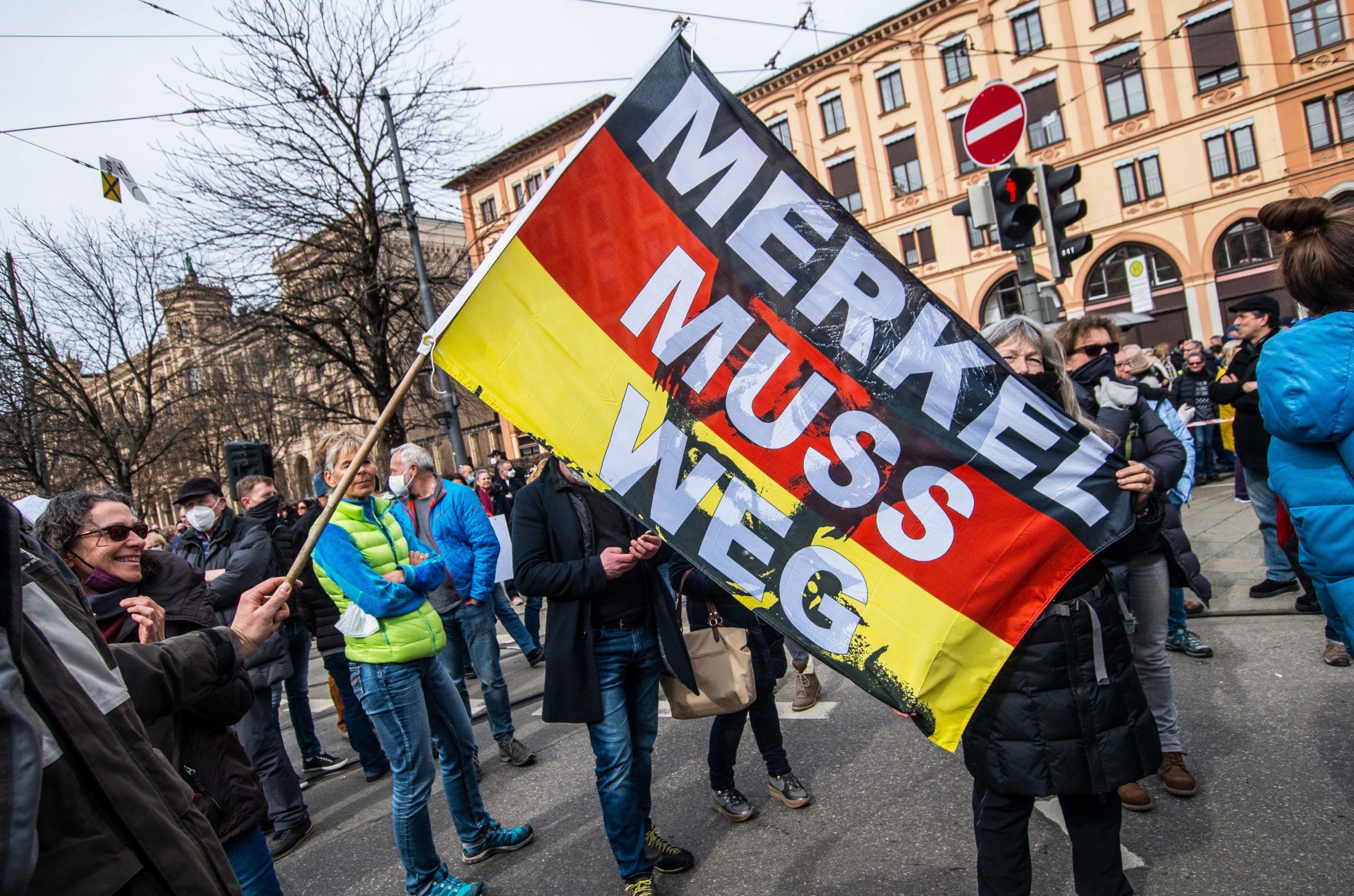 Facebook șterge conturile unei mișcării germane de extremă-dreapta care postau contra restricțiilor COVID-19