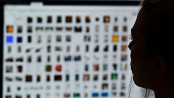 Cel mai amplu sondaj de acest gen arată că 70% dintre respondenți au văzut pentru prima dată materiale despre abuzuri sexuale asupra copiilor când aveau mai puțin de 18 ani Sondajul, realizat de Protect Children a fost postat pe "dark web", astfel încât utilizatorii să îl găsească în timp ce căutau în mod activ conținut ilegal cu copii SONDAJ-Creșterea numărului de abuzuri online asupra copiilor este enormă