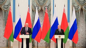 Belarus ignoră avertismentele UE. Lukașenko va cumpăra armament rusesc de peste un miliard de dolari